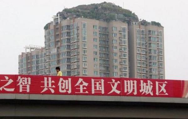 imdi villa sahibinin 15 gn iinde inaat izni olduuna dair evrak ibraz etmesi gerekiyor. Aksi takdirde ykm karar uygulanacak ve villa yklacak.