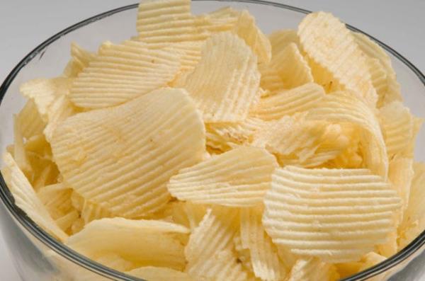 PATATES CPS  <br>Paketinden kardnz cipsler ok abuk bozuluyor. Bunu engellemek iin buzdolab poetine koyduunuz cipsleri hemen derin dondurucuya atabilirsiniz. Dondurucudan ktktan ksa bir sre sonra eski haline dnecektir.