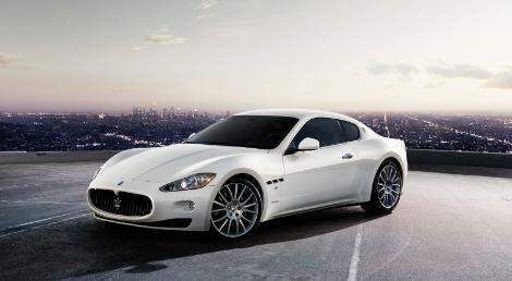 Beyazt ztrk  <br>  nl ovmen Cem Ylmaz'a zenip Maserati Gran Turismo S alan Beyaz'n arabasnn fiyat 215 bin Euro