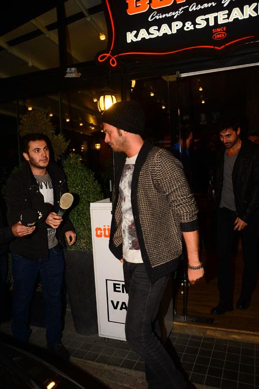 Oyuncu son olarak 500 bin TL'ye ald otomobilin, bu kez siyah renk modelini satn alp koleksiyonuna bir yenisini daha ekledi.