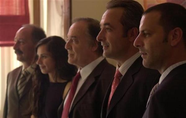 BR STANBUL MASALI<br>  Mehmet Aslantu, Ahu Trkpene, Ozan Gven, etin Tekindor gibi isimlerin bulutuu bir pazartesi ekran klasiiydi. Arhan ailesinin yaad malikanede yaananlar milyonlar soluklarn tutarak izledi.