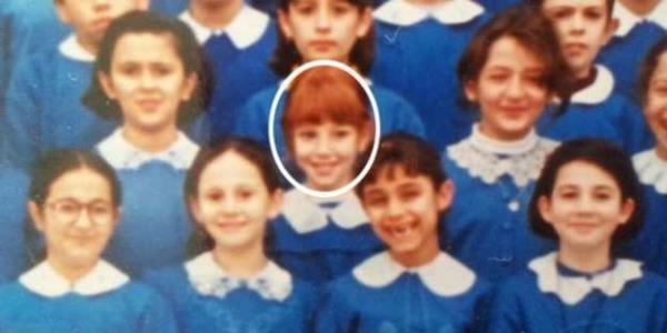 ELN SANGU  <br>lkokula gittii zamanlara ait bir fotoraf yaynlanan Sangu, o zaman da kzl salar ve beyaz teniyle dikkat ekiyormu.