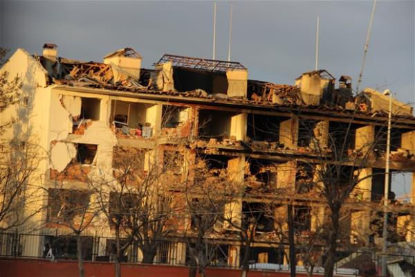 6 kiinin ld 39 kiinin yaraland Diyarbakr'n nar ilesinde PKK'nn dzenledii e zamanl terr eyleminde saldrnn iddeti gn aarnca ortaya kt.