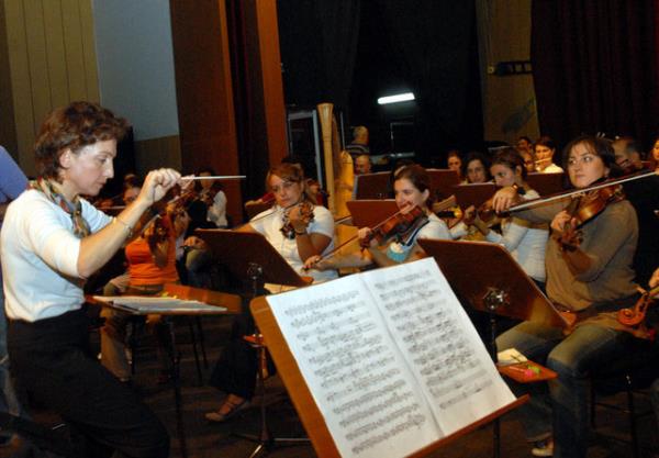 nci zdil  <br>lk kadn orkestra efi