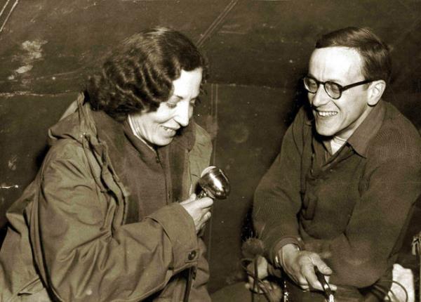 Semiha Es  <br>lk kadn sava fotorafs