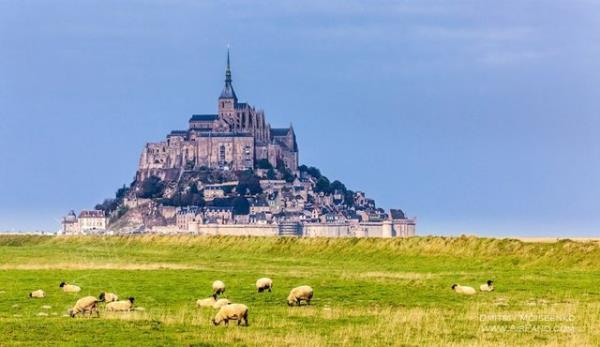 Hala Avrupa&#8217;nn eitli yerlerinden gelen haclar, adann etrafnda dnerek, ziyaretlerini tamamlyor.