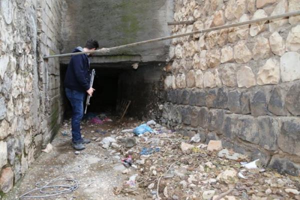 Daha nce de Diyarbakr'da evlerin bodrum katlarnda iki evi birbirine balayan tneller bulunmutu. PKK s olarak kulland evleri bu ekilde kamak iin de kullanyor.