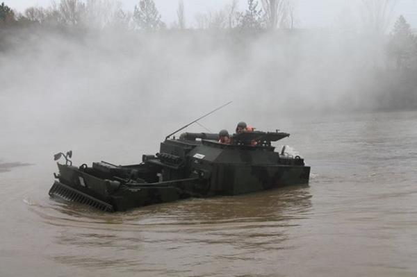 FNSS tarafndan retilen zrhl istihkam arac, sava srasnda en kritik blgelerde dahi grev alabiliyor.