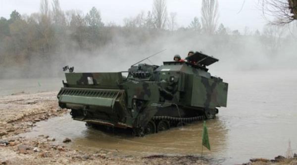 Aracn zerinde; termal kamera, sis havanlar, 2 adet su jeti, iklimlendirme ve KBRN Sistemi, Balast boaltma sistemi, dozer ba yer alyor.