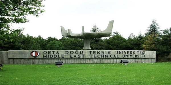Orta Dou Teknik niversitesi ya da ksaca ODT[10] (ngilizce: Middle East Technical University, ksaca METU), 15 Kasm 1956[1][2] tarihinde, zamann Trkiye babakan Adnan Menderes, Karayollar Genel Mdr Vecdi Diker ve bir grup T'l akademisyen tarafndan[11] Ankara'da kurulmu bir devlet niversitesi. Mersin'de bulunan Deniz Bilimleri Enstits ve KKTC'de bulunan ODT KKK (Kuzey Kbrs Kamps) dnda btn binalar ayn kampstedir.[12] Bugne kadar 120 binin zerinde mezun veren niversitenin[8] eitim dili ngilizcedir.[6]    Yabanc dilde eitim vermek, merkez bilgisayar sistemi kurmak, niversite mzesi amak, teknokent kurmak, internet balants gerekletirmek gibi lke apnda birok ilki gerekletiren niversite,[13] renci Seme ve Yerletirme Sistemi ile yalnzca en stteki %3'lk dilimden renci kabul etmektedir.[6] 2014'te Times Higher Education Dnya niversite Sralamas'nda 85. srada yer alan ODT,[14] bu listede ilk yze girebilen tek Trk niversitesidir.