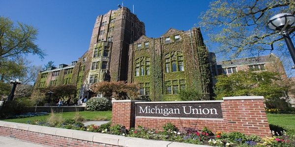 Michigan niversitesi (ngilizce: University of Michigan) Amerika Birleik Devletleri'nde eyalet niversitesi. Dnyann nde gelen aratrma niversitelerindendir. 1817'de Detroit'te kurulmu. 1837'de Ann Arbor'a tanm, Flint kampusu 1956'da, Dearbon kampusu ise 1959'da almtr.    niversite bir Edebiyat, Bilim ve Sanatlar Yksekokulu ile mimarlk, sanat, iletme, diilik, eitim, mhendislik, hukuk, ktphanecilik, tp, mzik, doal kaynaklar, hemirelik, eczaclk, halk sal ve sosyal hizmetler okullarndan oluur. Bal kurum ve programlar arasnda Toplumsal Aratrmalar Enstits, Arazi Aratrma Merkezi, Gerald Ford Bakanlk Ktpaahenesi, iki megavatlk bir nkleer raektr bulunan Phoenix Laboratuvar, Uzay Mhendislii Laboratuvar ve mzeler yer alr; Michigan ve Hawaii'de de Gnei aratrmalar iin gzlemevleri vardr.
