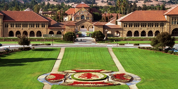 Leland Stanford Junior University ya da bilinen adyla Stanford niversitesi, ABD'nin Kaliforniya eyaletinde San Fransisko'nun 40 km gneydousunda bulunan zel bir niversitedir. niversite, u anda dnyadaki en byk bteye sahip 3. niversitedir. Ayrca Silikon Vadisi'nin yaratcs da Stanford niversitesi'dir.    Stanford renci, mezun ve retim yelerinin ok saydaki bulu ve atlmlar arasnda, SUN, Cisco, Google, Yahoo, HP ve IP (Internet Protocol) da bulunmaktadr. Silikon Vadisi'nin ncsdr.    ABD ve dnya apndaki niversitelerin sraland US News&World Report listesinde Stanford niversitesi 5. srada yer almaktadr.    Uluslaras akademik sralama yapan saygn kurulular tarafndan tm dnyada srekli olarak ilk 3'e girmeyi baarmaktadr.[1][2] Stanford niversitesi'nin zellii ok farkl alanlarda at tm blmlerinin blm baznda yaplan sralamalarda en stlerde yer almasdr.