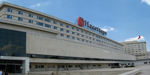 Hacettepe niversitesi, 1967 ylnda bakent Ankara'da kurulmu olan devlet niversitesi. niversitenin be kamps bulunmaktadr.  Shhiye Kamps,  Beytepe Kamps,  Beevler,  Polatl Kampsleri.  Bal Kemal ahin Kamps  Ana kamps Ankara ehir merkezinde bulunan Shhiye Kamps 210.238 m'lik, Beytepe Kamps ise 5.877.628 m&#8217;lik alan zerinde kurulmutur. niversite rektrlne, son olarak 18 Aralk 2015 tarihinde yaplan rektr aday belirleme seimi sonrasnda en ok oyu alan Tp Fakltesi retim yesi Prof. Dr. A. Haluk zen,[4] Cumhurbakanl tarafndan 13 Ocak 2016 tarihinde atanmtr.