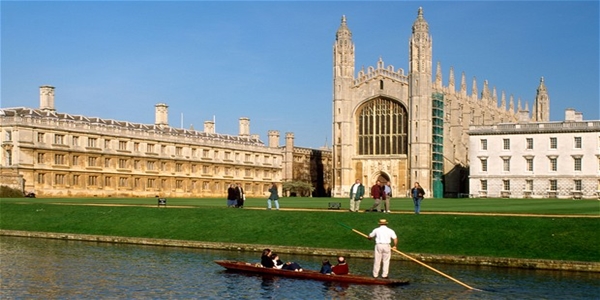 Cambridge niversitesi (ngilizce: University of Cambridge) ngiltere'de bulunan kkl bir niversite. ngilizce konuan lkelerdeki en eski ikinci niversite ve dnyann hlen hizmet veren en eski drdnc niversitesidir. Cambridge'i kuran akademisyenler byk olaslkla, 1209 ylnda yerel halk ile aralarndaki anlamazlk sonucunda Oxford niversitesinden ayrlan akademisyenlerdi. Bu iki niversite arasnda byk benzerlikler bulunur ve her ikisini birden kastetmek iin zaman zaman Oxbridge tabiri kullanlr.    Cambridge niversitesi 81 yesi ile dnyada en ok Nobel dl alm olan kurumdur. 2014 yl itibariyle 8.7 milyar dolarlk btesi ile Avrupa'nn en zengin niversitesidir