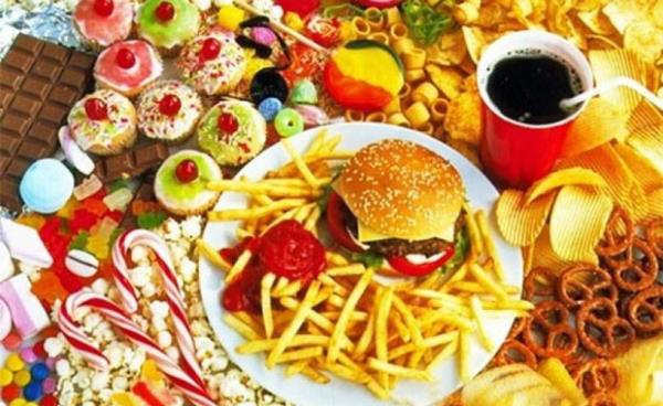 Yiyecek ieriklerini okumamak.  <br>  Hazr bir gda alrken zerinde "%50 az yal" yazmas onun salkl olduu anlamna gelmeyebilir. erik ksmn mutlaka okumalsnz.