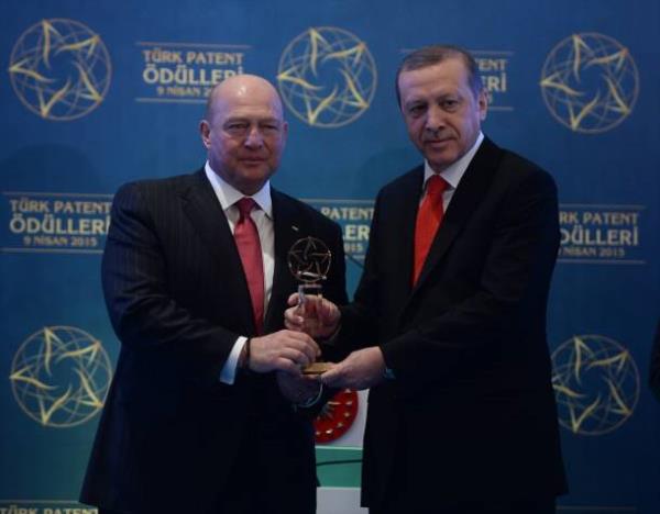 Ko, 9 Nisan 2015'te dzenlenen 4. Trk Patent dlleri Treni'nde "Patent Ligi 1.si, 2.si" ve "En Fazla Uluslararas Patent Bavurusu Yapan Firma" dln Cumhurbakan Recep Tayyip Erdoan'n elinden ald.