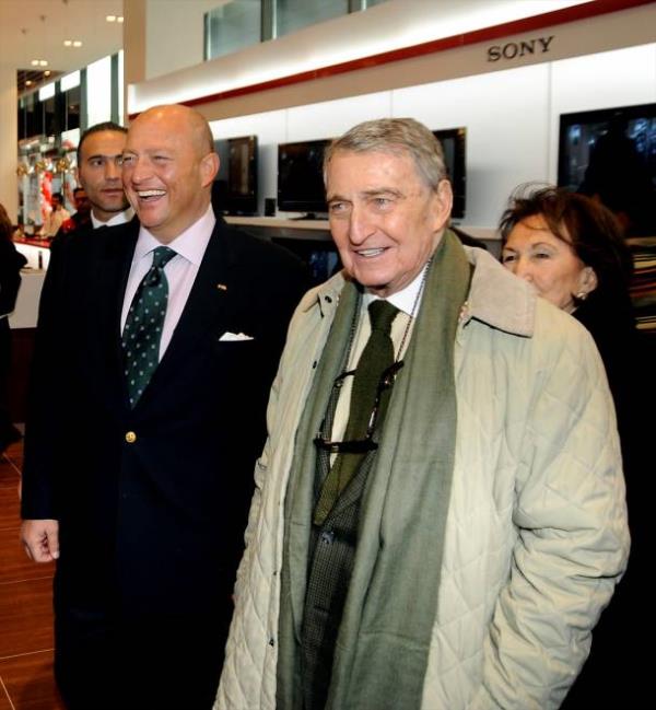 Ko, babas iadam Rahmi Ko ile birlikte 24 Mart 2011'de katldklar bir al treninde grlyor.