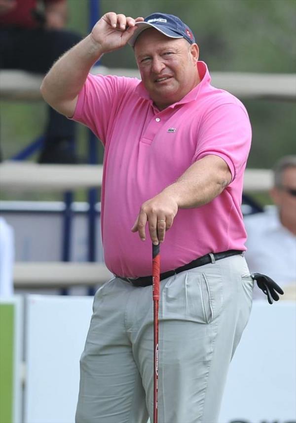 Ko, 9 Mays 2012'de Antalya'da dzenlenen golf turnuvasnda grlyor.