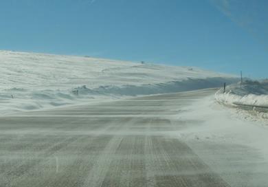 Yadonduran Geidi<br>    Sivas dolaylarnda, 1750 metre ykseklie kurulmu bir da yoludur. Yolun yerletii corafya o kadar souktur ki, ya bile dondurabilir esprisinden yola klarak ad Yadonduran Geidi olmutur.