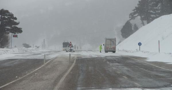 Sertavul Geidi  <br>    Karaman ile Mersin snrlarnda yer alan, Toroslarn eteklerinde seyreden 1660 metre ykseklikteki Sertavul Geidi, tehlikeli bir da geididir.