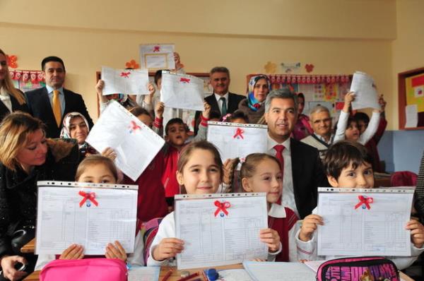 -Pet ielerden ku yemlikleri yapp balkonunuza asn.