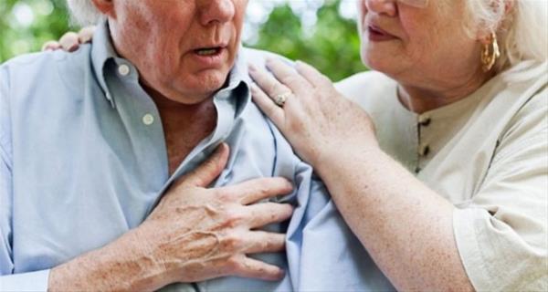 * Eer kii derek ban arpmsa, kalp krizi ile ilgili yaplacak tedaviler, baa alnan darbe nedeniyle yaplamayabilir. Souk ya da scak suyun altna kesinlikle girmeyin. zellikle souk su byle durumlarda ok tehlikelidir. nk kalp damarlarn bzer ve mevcut durumu daha da ktletirebilir."