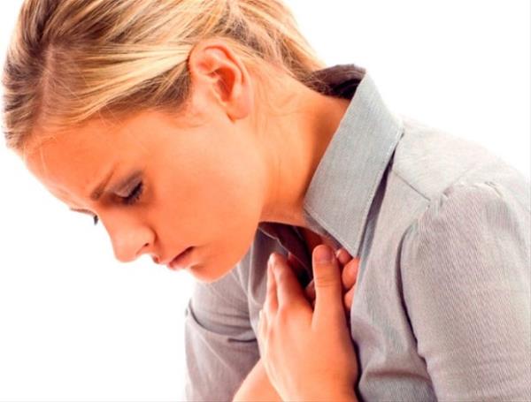 Kalp krizi geirdiiniz nasl anlalr?  <br>  Gste 20 dakikadan fazla sren boyun, omuz ve kollara yaylan iddetli ve bask yapan ar, nefes darl, ksrk, ba dnmesi ve baylma, kusma, mide bulants, souk terleme, arpnt, ar halsizlik, endie ve lm korkusu duyulur.