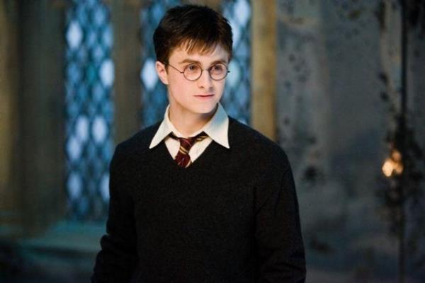 Daniel Radcliffe'in canlad�rd��� Harry Potter, Galler Prensi Harry'den daha zengindir.