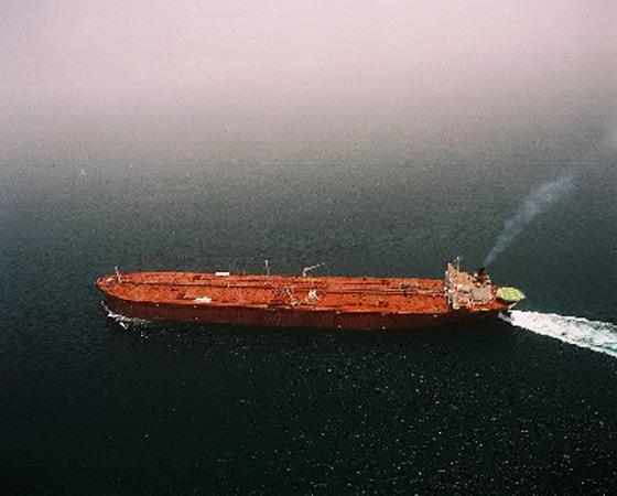 458 metre uzunluunda ve 260 bin ton arlndaki bu dev gemi 2004 ylndan beri dnya okyanuslarn arnlyor.