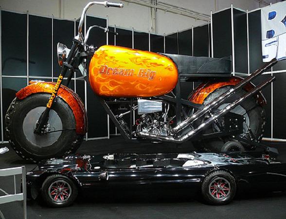 En byk motosiklet<br>    3 ylda tamamlanan motosikleti ykseklii yaklak 5 metre...