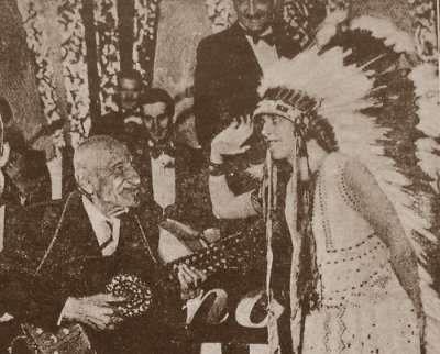 stanbul`da hamallk da yapt. Hamallar Tekilat`n o kurdu.Ancak, hazin yk bundan sonra balad: ki Amerikal Musevi, Zaro Aa`y ?yeni bir hayat vaadi? yle Amerika`ya gitmeye ikna etti.