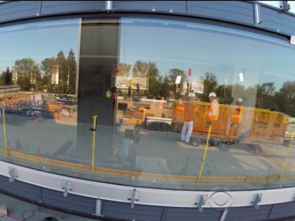 Bina yapmnda dnyann en byk kavisli camlar kullanld. alanlarn manzaral bir ortamda alabilmesi iin, bu camlar binann 2 tarafn da kapsayacak uzunlukta yapld. Bina tamamlandnda 3 bin kavisli cam paras bir araya gelmi olacak.