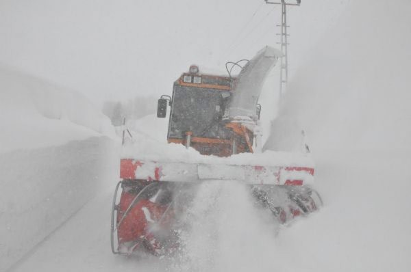 Meteoroloji yetkilileri kar yann yarndan itibaren kenti terk edeceini, hava scaklklarnn 2-4 derece ykseleceini, ancak baz blgelerde sisin etkili olacan syledi.