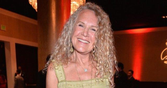 Christy Walton ve ailesi 38 milyar dolar.  <br>  Servetinin kayna Wall-Mart.