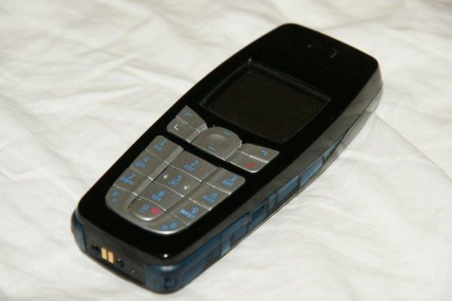 10- Nokia 6010 Satlan rn adeti: 75 milyon