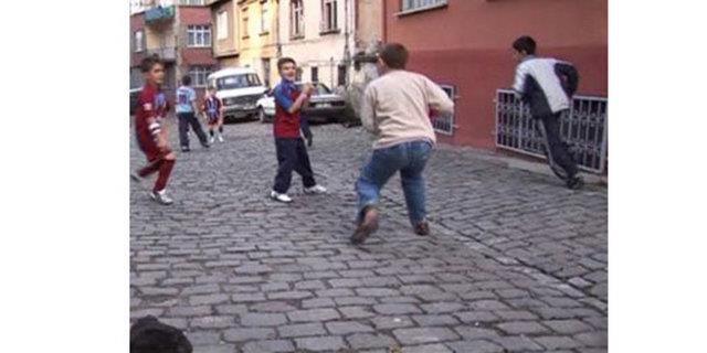 32. Milli birlik ve beraberliimiz mahalle malarnda balamtr. nce malar yaplr&#8230; Centilmenlik skora yansmazsa sopalar, talar konuurdu...