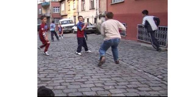 25. Varsa hakeme yaplan en dolu dizgin hakaret: &#8220;hakeme gzlk, eline de szlk&#8221; t...