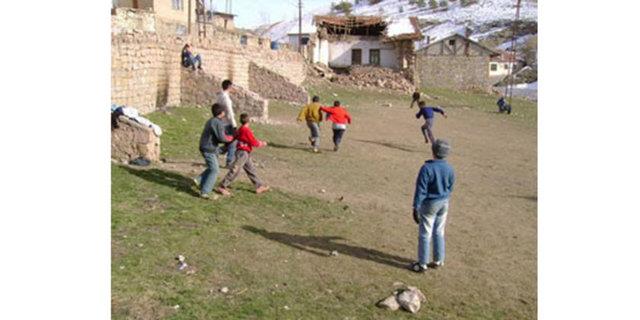 6. Topu patlatan parasn der, patlak top ikiye kesilip kafaya taklrd...