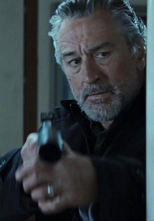 <p><b>Robert De Niro, 69</b></p>  Hollywood'un en byk isimlerinden De Niro, son dnemde komedi filmleriyle hatrlansa da Killer Elite, Crossfire gibi ortalama aksiyon filmlerinde de yer ald.