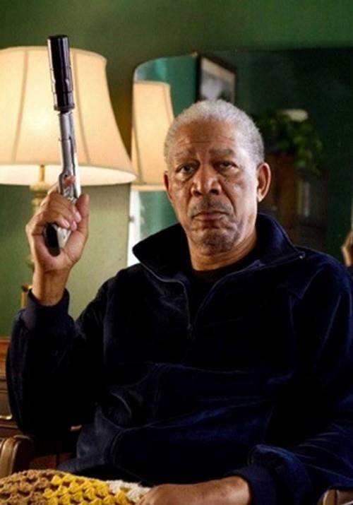 <p><b>Morgan Freeman, 76</b></p>  Dark Knight lemesinde -maceradan maceraya komasa da- aksiyon sinemasnda baarl varlk gsteren Morgan Freeman, Red filminde aksiyona bizzat katlmaktan geri kalmad.