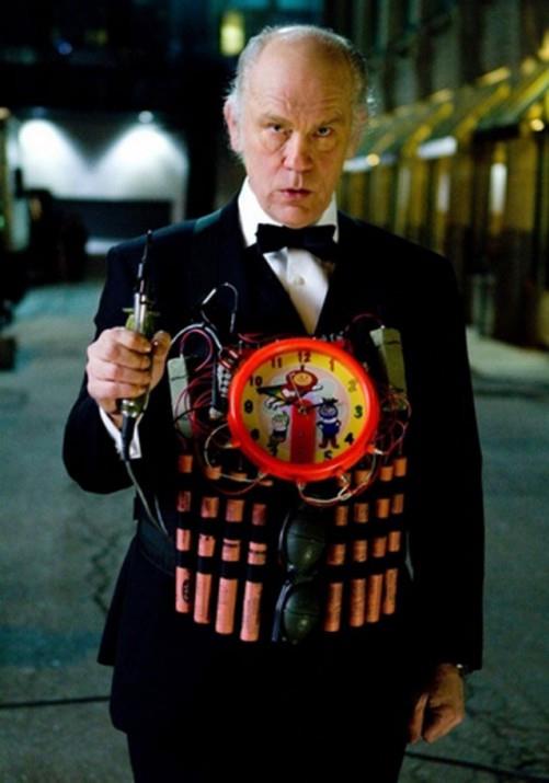 <p><b>John Malkovich, 59</b></p>  Eksantrik tarzyla tannan usta oyuncu olgunluk anda maceraya balklama dald ve Red serisinin her iki blmnde de rol ald.