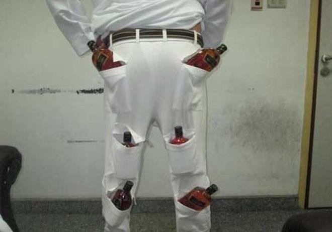 Grevliler tarafndan yakalanan adamn yntemi herkesi hayrete drd.