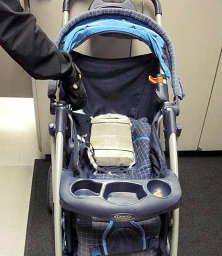 Bata uyuturucu olmak zere yurtdna yasad madde karmaya alan kaaklarn 'zula'da hayal snr yok. Ayakkab taban, bebek arabalarn gizle blmelerine, zel yaplan srt antalarna, yakt depolarna, motor aksamna, farlarn ve lastiklerin ii kullanlan zulalar arasnda yer alyor.