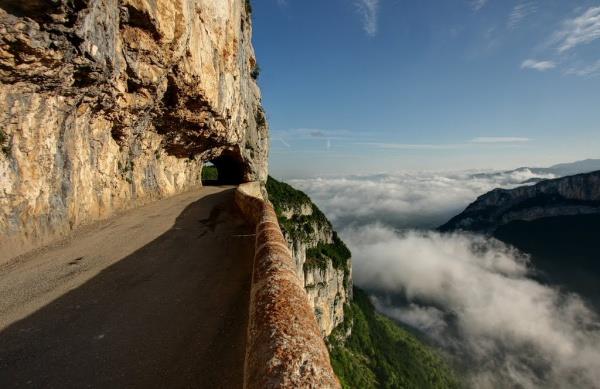 Fransz Alpleri&#8217;nin en gzel yolu olan Combe Laval yolu 1897 ylnda ina edildi.