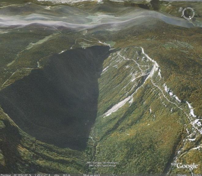 Yolun en gzel blmnn ise fotoraftan da grlebilen St. Jean-en-Royans and Col de la Machine arasndaki ksm olduunu syleyebiliriz.