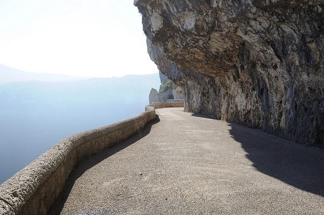 Yol zellikle bisikletilerin vazgeilmezi, ancak yokulu olan yola trmanmak iin olduka iyi seviyede kondisyona ihtiya olduunu belirtelim.