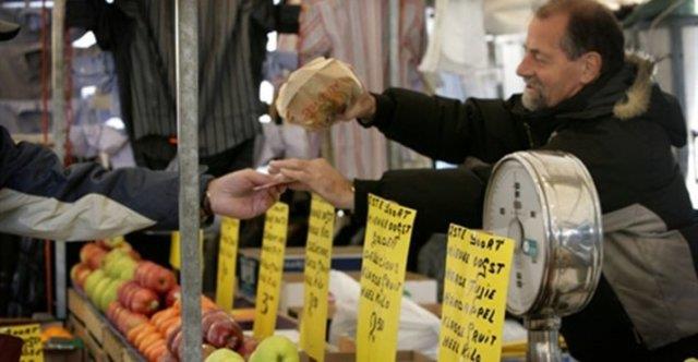 Pazarlk srasnda makul bir fiyat biin<p>    "10 TL olan bir rne 2 TL olur mu?" sorusu sizin en batan kaybedeceinizin gstergesidir. Pazarln uygun bir ekilde gerekletirin.