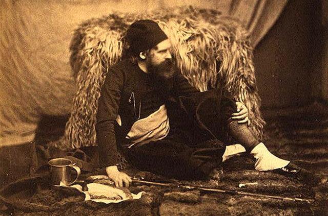 Fenton, Londra&#8217;dan Krm&#8217;a 1 ayda ulat, 3 ay sonra toplam 360'dan fazla fotorafla geri dnd.