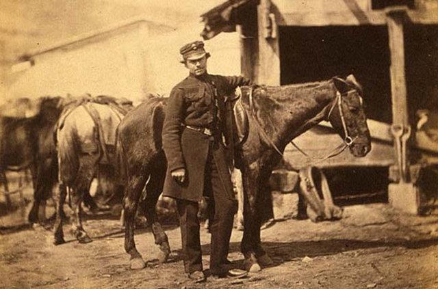 161 yl nce ekilen tarihin ilk sava fotoraflar <p>      Dnyann ilk sava fotoraflar 1855'te Krm&#8217;daki Osmanl &#8211; Rus Sava srasnda ngiliz fotoraf Roger Fenton tarafndan ekilmiti.