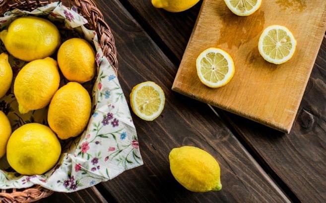 3 limon, 1 kak vanilya ve suyu tencerede su kalmayana kadar kaynatn. Evdeki havay temizleyecektir.